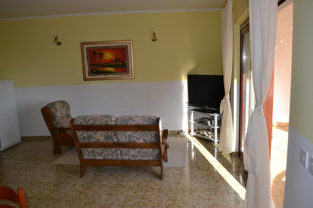 Apartments Karlo Omiš Esterno foto
